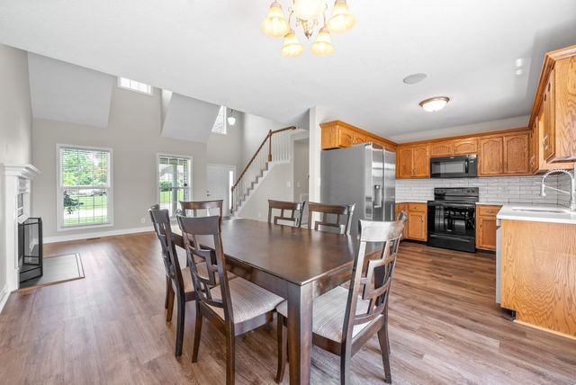 680 Foxfield Dr, Clarksville, TN 37042