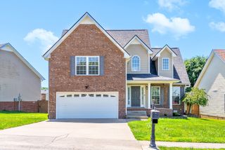 680 Foxfield Dr, Clarksville, TN 37042