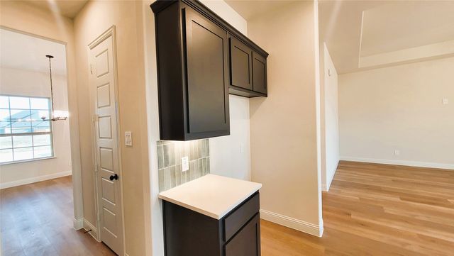 1924 Barrix Lane, Desoto, TX 75115
