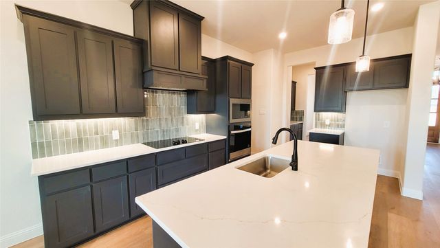 1924 Barrix Lane, Desoto, TX 75115