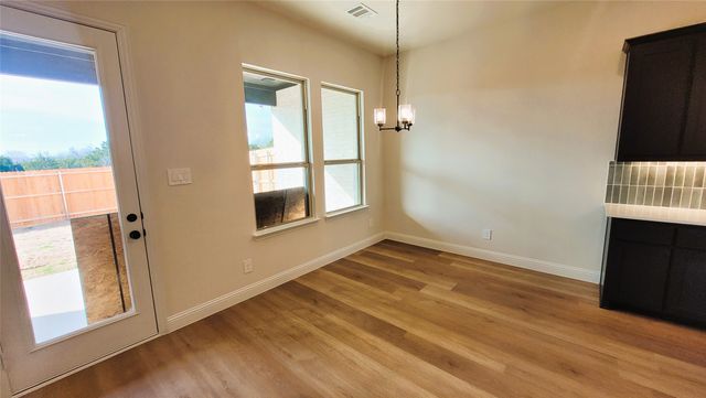 1924 Barrix Lane, Desoto, TX 75115