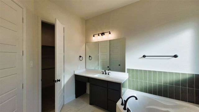 1924 Barrix Lane, Desoto, TX 75115