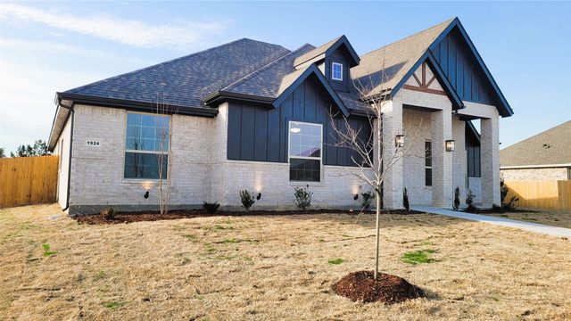 1924 Barrix Lane, Desoto, TX 75115