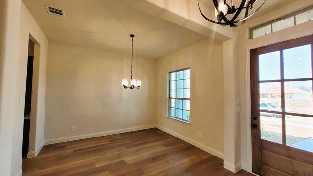 1924 Barrix Lane, Desoto, TX 75115