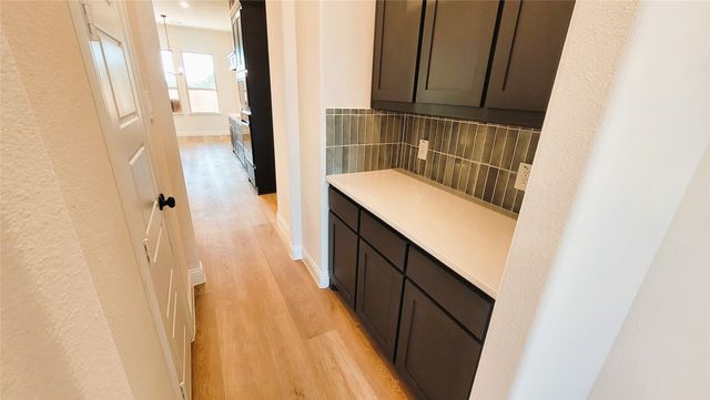 1924 Barrix Lane, Desoto, TX 75115