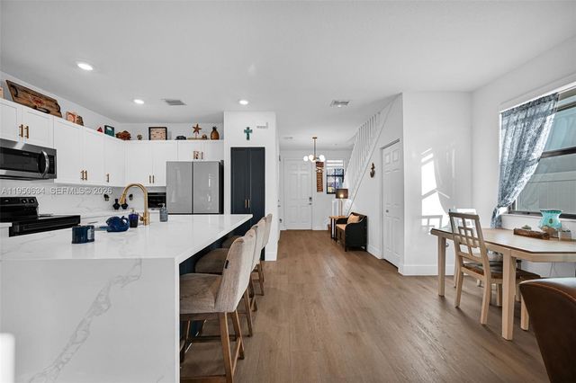 10966 W 35th Way, Hialeah, FL 33018