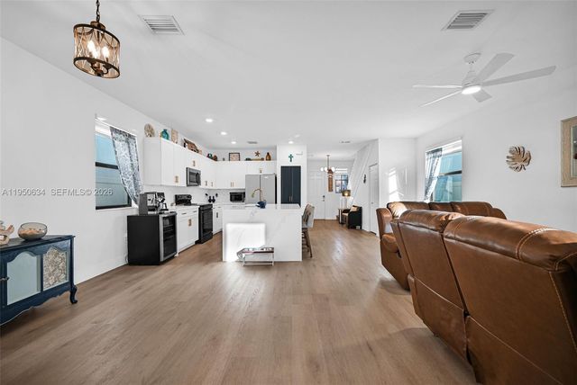 10966 W 35th Way, Hialeah, FL 33018