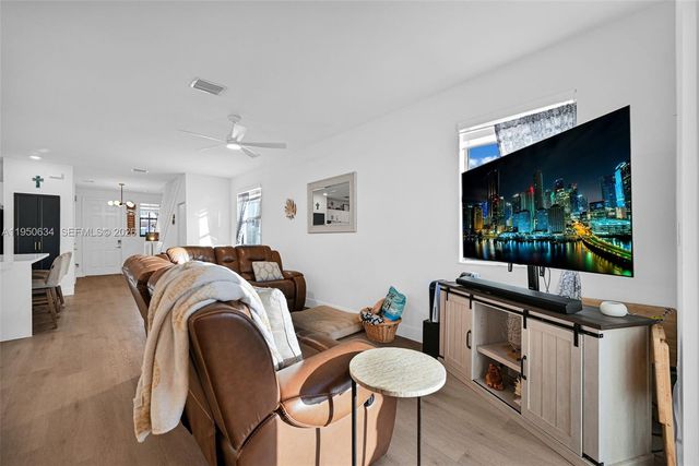 10966 W 35th Way, Hialeah, FL 33018