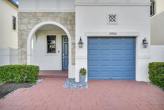 10966 W 35th Way, Hialeah, FL 33018