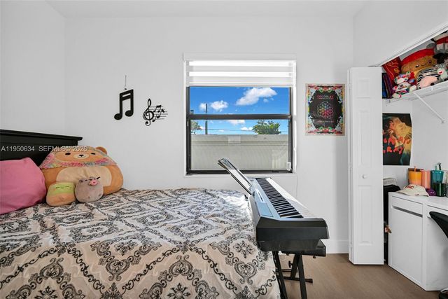 10966 W 35th Way, Hialeah, FL 33018