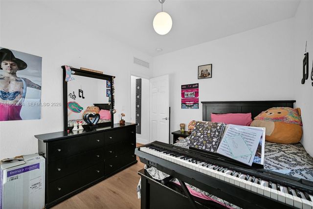 10966 W 35th Way, Hialeah, FL 33018