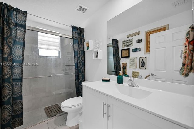 10966 W 35th Way, Hialeah, FL 33018