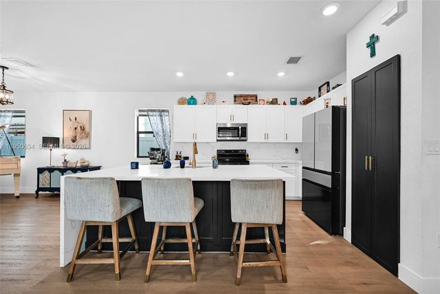 10966 W 35th Way, Hialeah, FL 33018