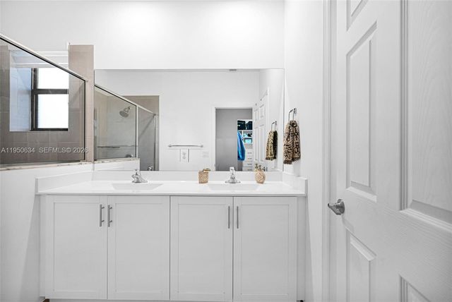 10966 W 35th Way, Hialeah, FL 33018