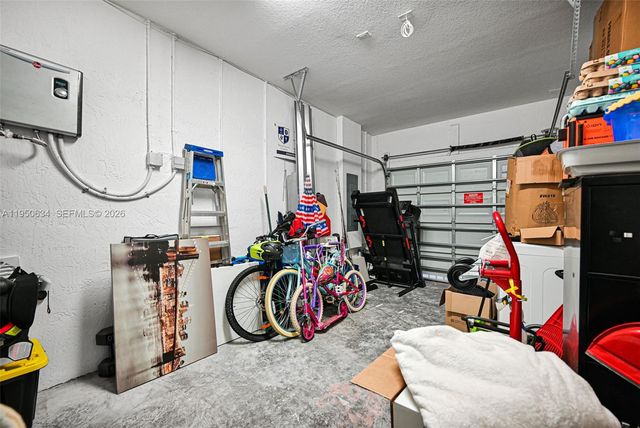 10966 W 35th Way, Hialeah, FL 33018