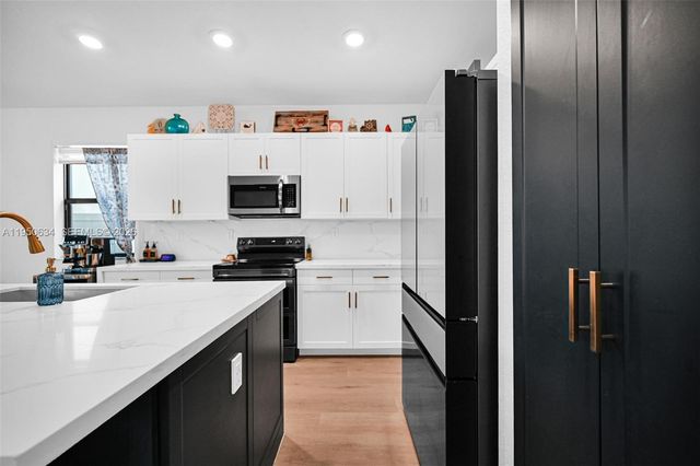 10966 W 35th Way, Hialeah, FL 33018