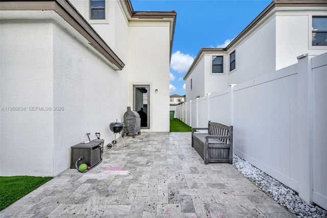 10966 W 35th Way, Hialeah, FL 33018