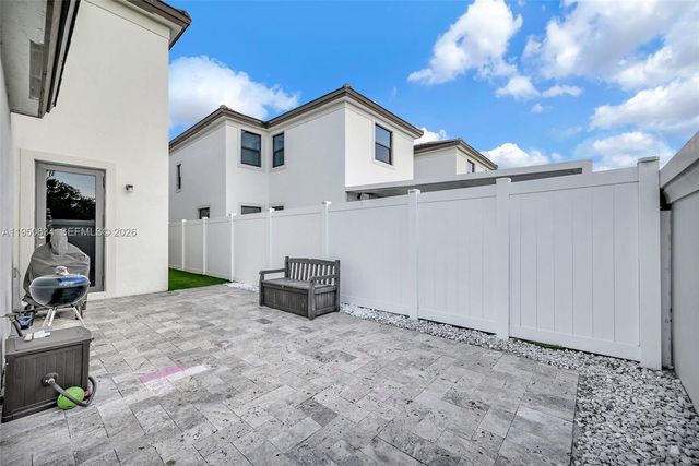 10966 W 35th Way, Hialeah, FL 33018