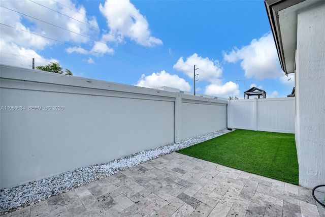 10966 W 35th Way, Hialeah, FL 33018