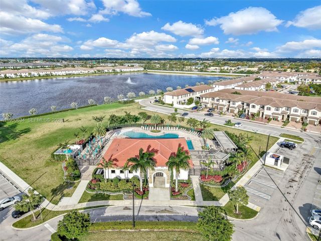 10966 W 35th Way, Hialeah, FL 33018