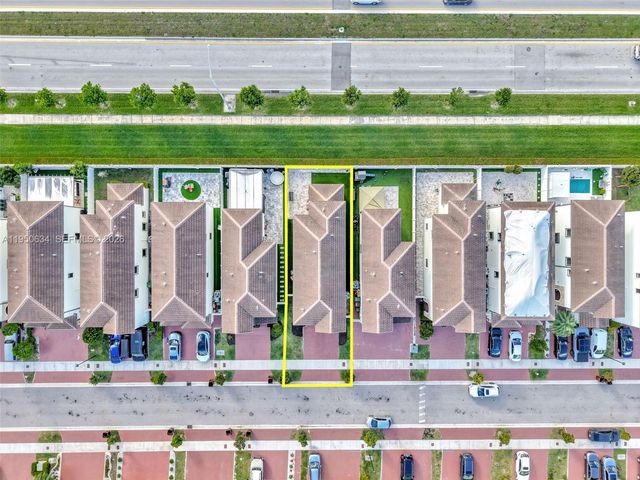 10966 W 35th Way, Hialeah, FL 33018