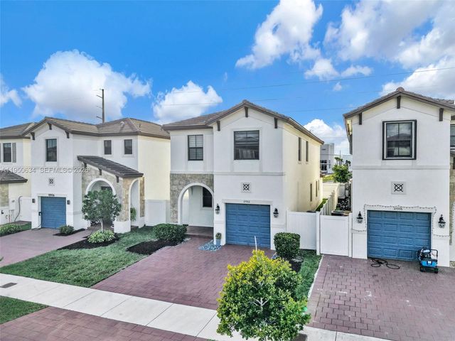 10966 W 35th Way, Hialeah, FL 33018