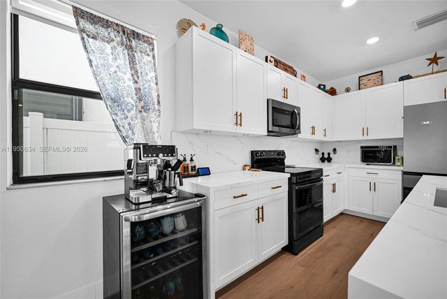 10966 W 35th Way, Hialeah, FL 33018