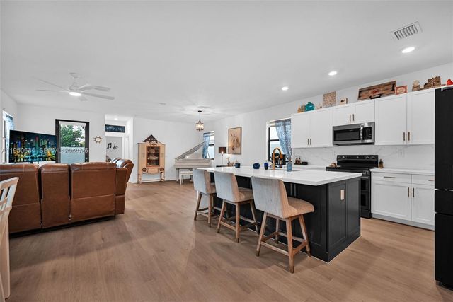 10966 W 35th Way, Hialeah, FL 33018