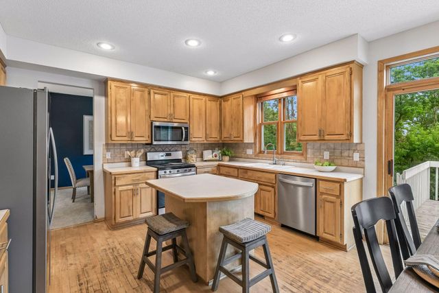 2719 Longacres Drive, Chanhassen, MN 55317
