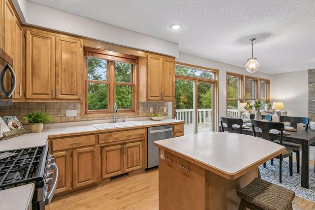 2719 Longacres Drive, Chanhassen, MN 55317