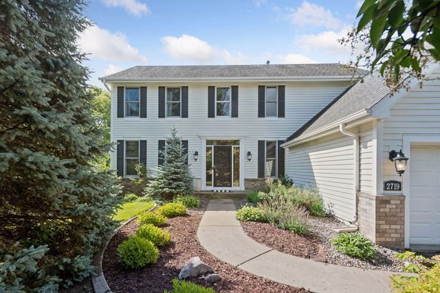 2719 Longacres Drive, Chanhassen, MN 55317