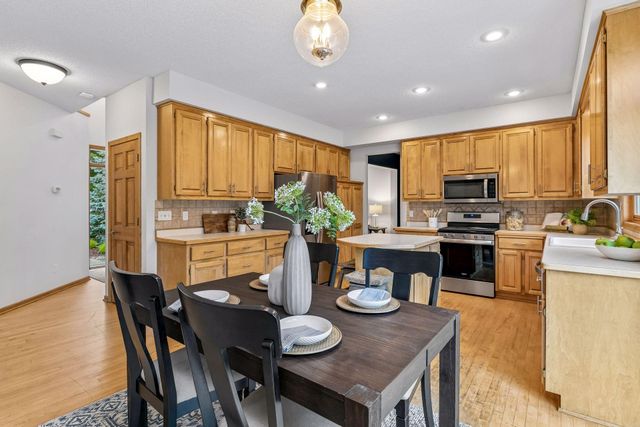 2719 Longacres Drive, Chanhassen, MN 55317