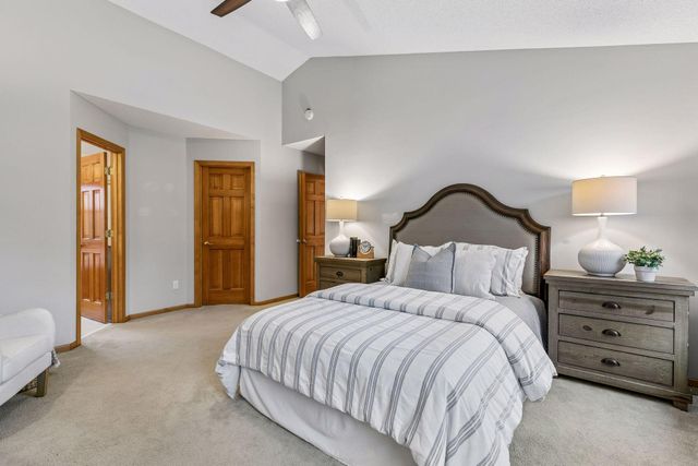 2719 Longacres Drive, Chanhassen, MN 55317