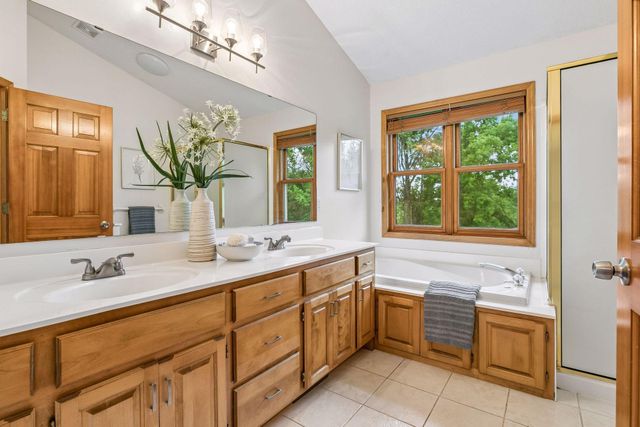 2719 Longacres Drive, Chanhassen, MN 55317