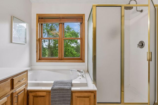 2719 Longacres Drive, Chanhassen, MN 55317