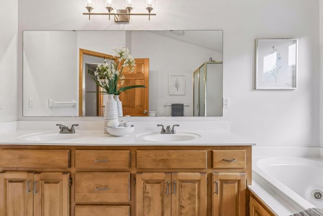 2719 Longacres Drive, Chanhassen, MN 55317