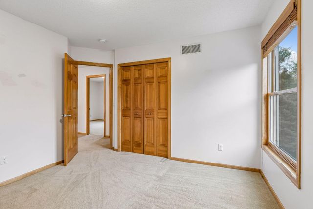 2719 Longacres Drive, Chanhassen, MN 55317