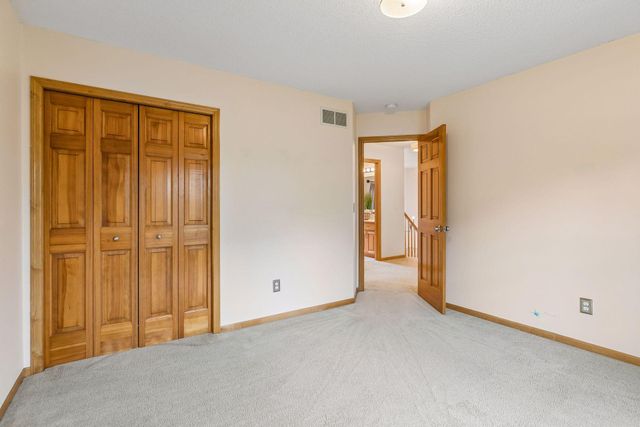 2719 Longacres Drive, Chanhassen, MN 55317