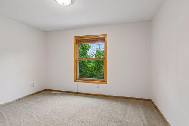 2719 Longacres Drive, Chanhassen, MN 55317