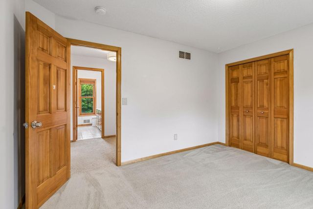 2719 Longacres Drive, Chanhassen, MN 55317