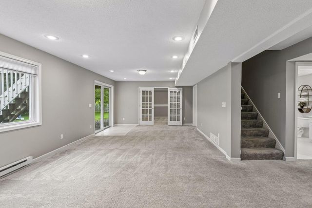 2719 Longacres Drive, Chanhassen, MN 55317