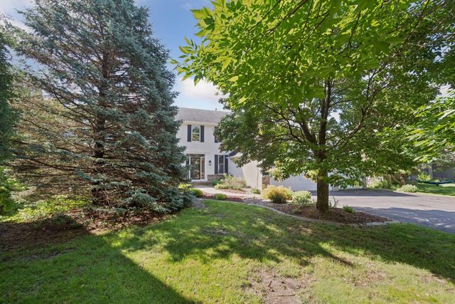2719 Longacres Drive, Chanhassen, MN 55317