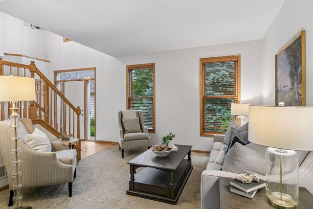 2719 Longacres Drive, Chanhassen, MN 55317