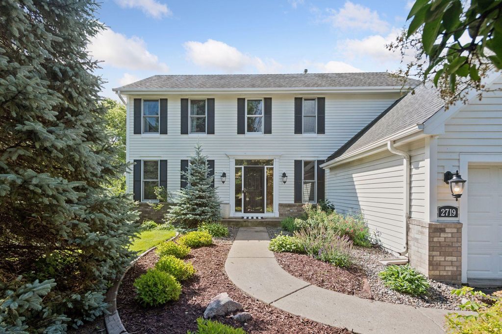 2719 Longacres Drive, Chanhassen, MN 55317 — photo 2