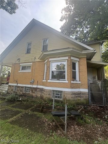 1556 Bryson Street, Youngstown, OH 44505