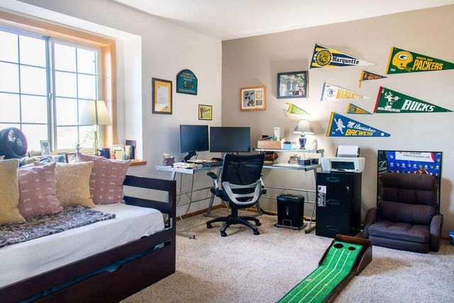 1978 Parknoll LANE, Port Washington, WI 53074