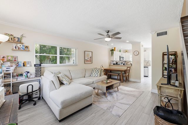 47 NE 20th Court 1H, Wilton Manors, FL 33305