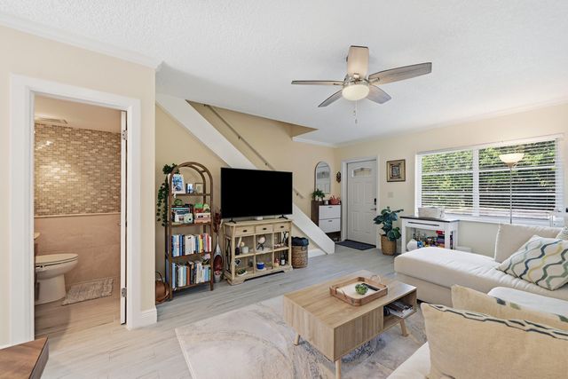 47 NE 20th Court 1H, Wilton Manors, FL 33305