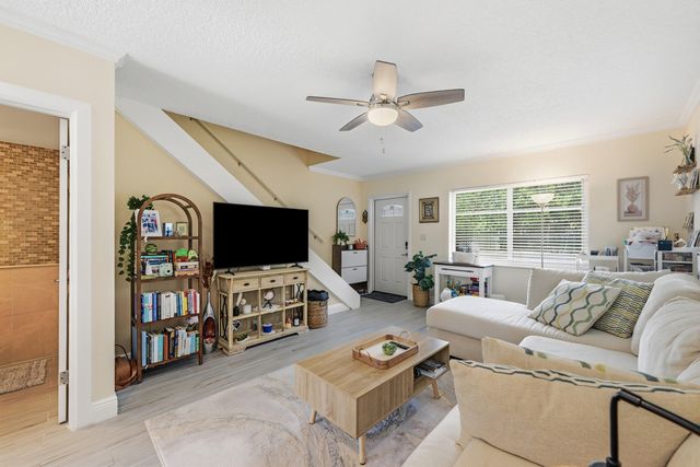 47 NE 20th Court 1H, Wilton Manors, FL 33305
