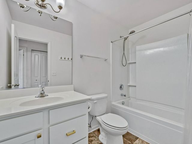 1464 Lakeridge Court 1464, Mundelein, IL 60060